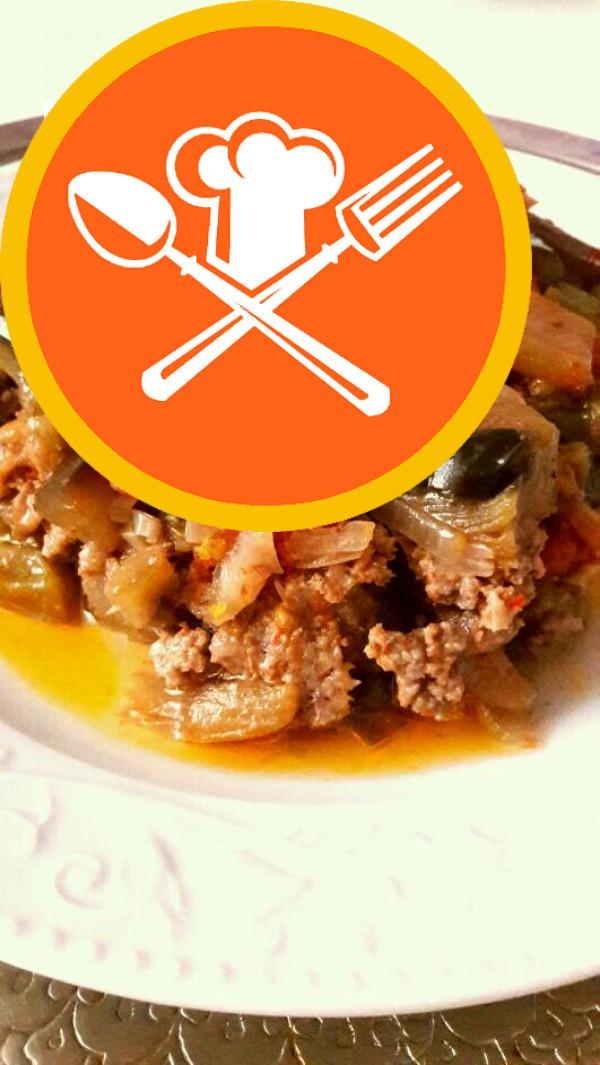 Νόστιμο πιάτο μελιτζάνας με κιμά στο τηγάνι
