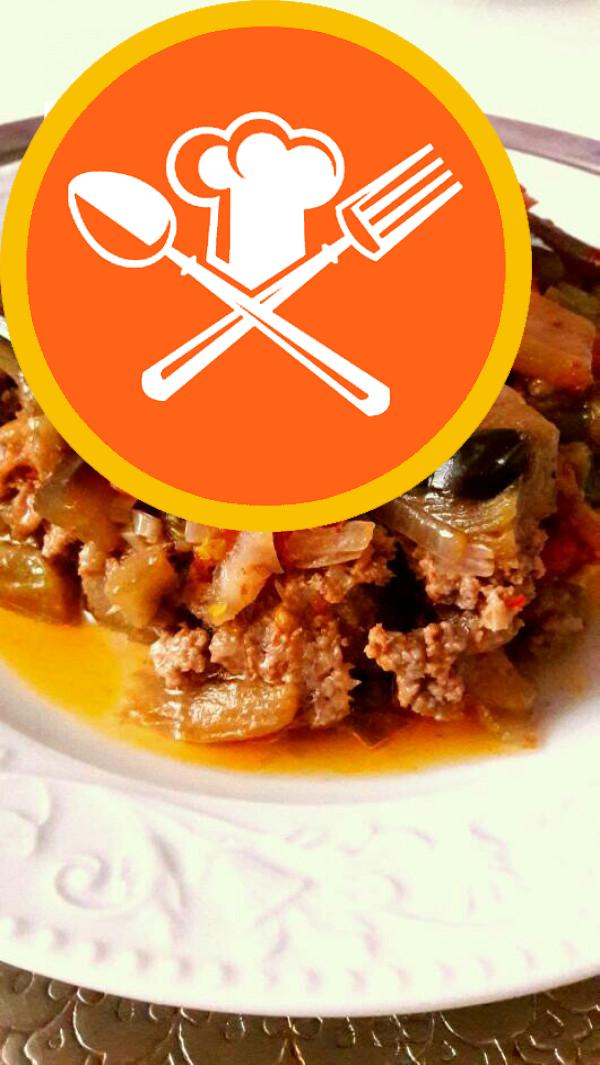 Νόστιμο πιάτο μελιτζάνας με κιμά στο τηγάνι